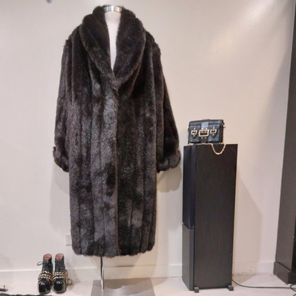 Women's Luxurious Teddy Coat - Picture 9 of 12